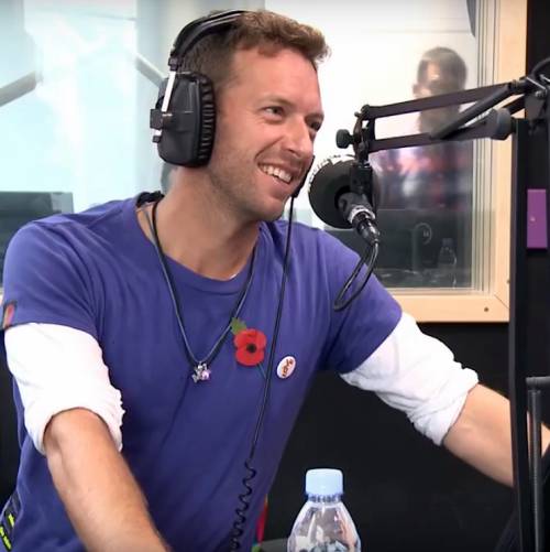 Chris-Martin-performs-unreleased-song-for-Apple